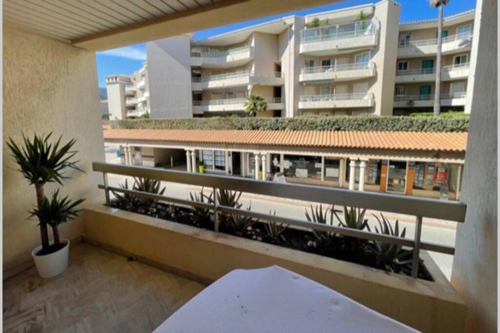 Confortable Appartement A Cavalaire-Sur-Mer Eksteriør billede